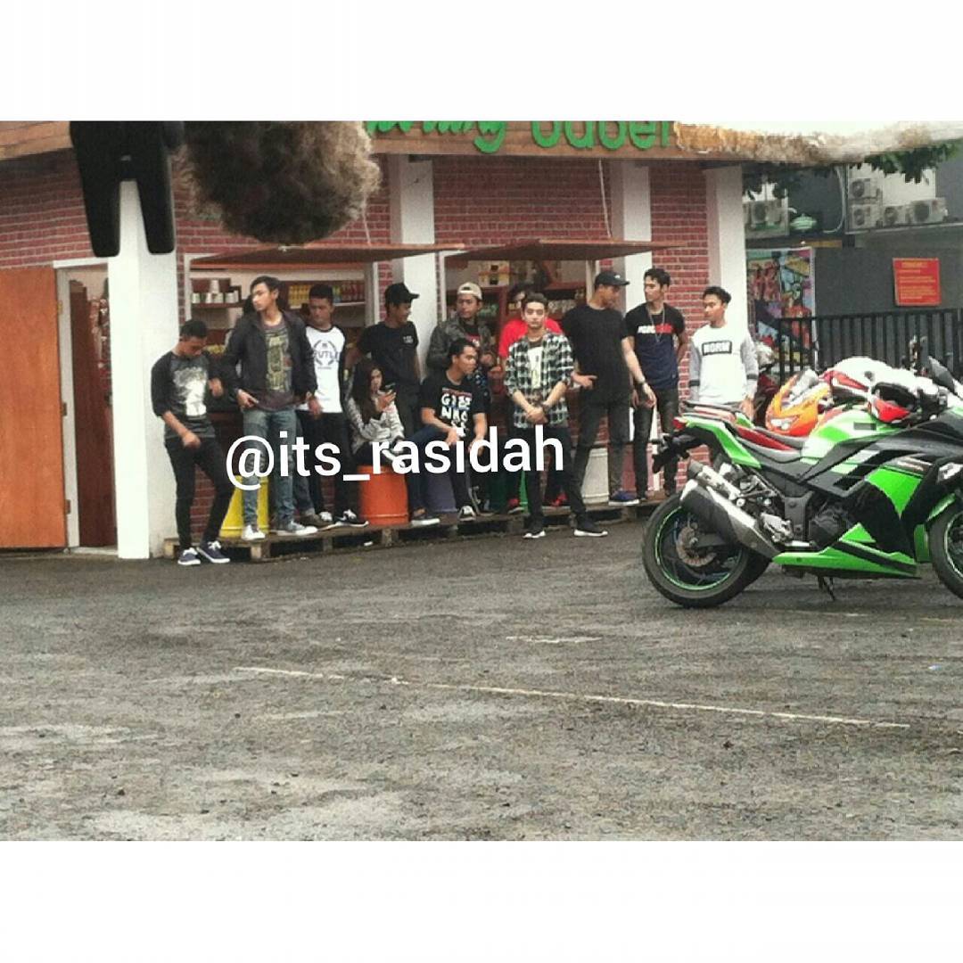 Neng emang s'llu menang Banyak klu masalah yg beginian 😁😁😁😂😂
Neng Raya dan ANAK2 AJK #AnakJalanan