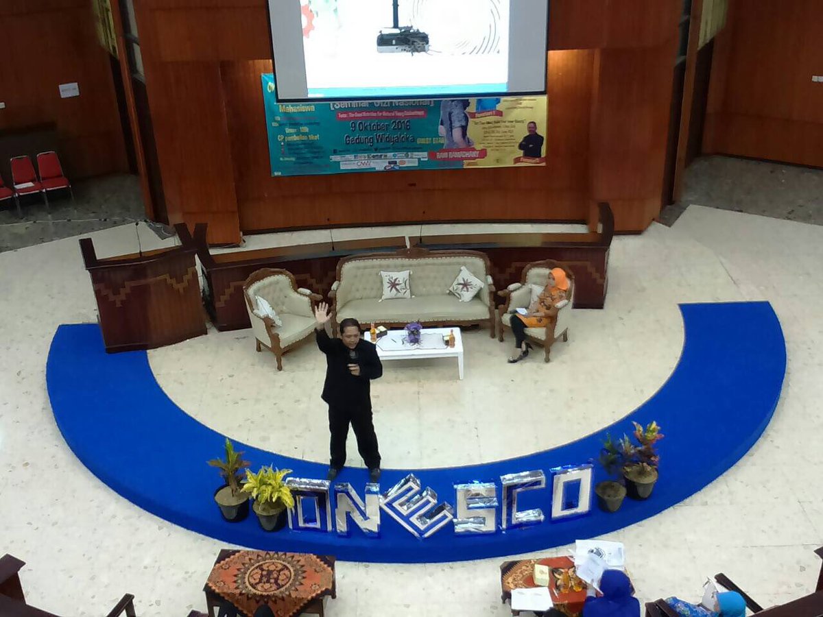 ONESCO17's tweet photo. [LIVE REPORT] Materi oleh Pak Joko Kurniawan, A. Md, Gizi, S. Psi, CH, CHt, CMh, NLP https://t.co/byhYNUdY9k