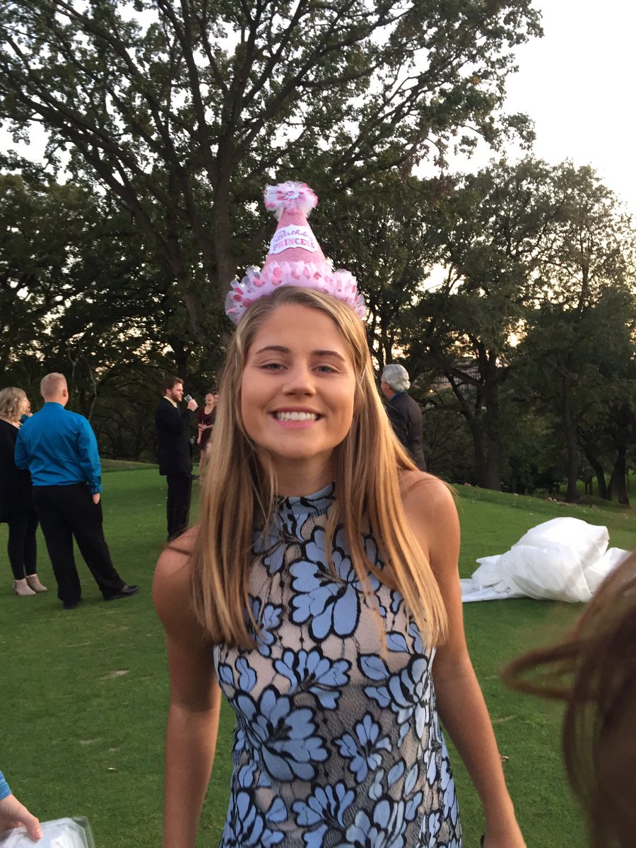 annatracy's tweet photo. Happy Birthday!! @AnnaJaye23 https://t.co/n7d2nXqEdv
