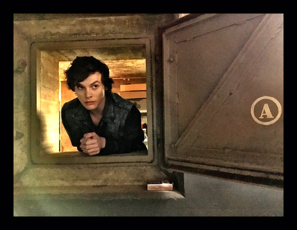 HeatMcComb's tweet photo. Took this of @JayJayWarrenOZ on set of @DORSyfy #dayofreckoning #syfy @Syfy love my movie son!!!!! https://t.co/4KIWmJPZ4F