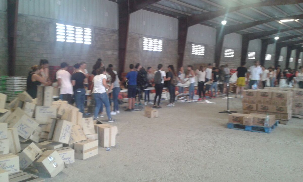 UNHaiti's tweet image. #Haiti: Humanitarian aid arriving today to Les Cayes. Water, food, shelter and sanitation are vital to assist the most affected by #Matthew