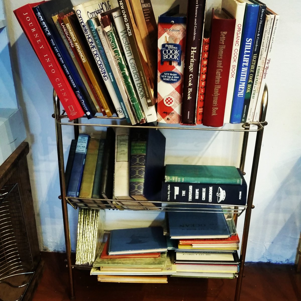 shop4pdx's tweet photo. Check out our wide rang of vintage and new books! #4pdx #read #booklover #supportlocal https://t.co/F2eCq5voSv