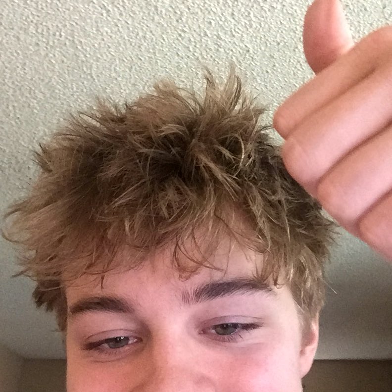 ChristianLeave's tweet photo. YO LIFE IS SO CRAZY AND FULL OF SO MANY EXCITING CHAPTERS LIKE IM SO HAPPY AND FEEL SO GROOVY https://t.co/YrBLEgkPCj