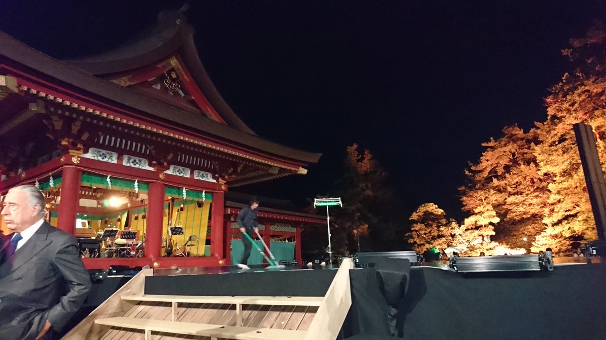 日伊修好150周年記念オペラ「ジャパンオルフェオ」。鎌倉八幡宮の境内の特設舞台で、オペラと能、日舞、雅楽が融合した、観たこともないステージが展開されました。境内の木々や月を借景として使い、虫の声、夜風までを巻き込んでの演劇空間。二つの文化が見事に溶け合う姿に感動しました。