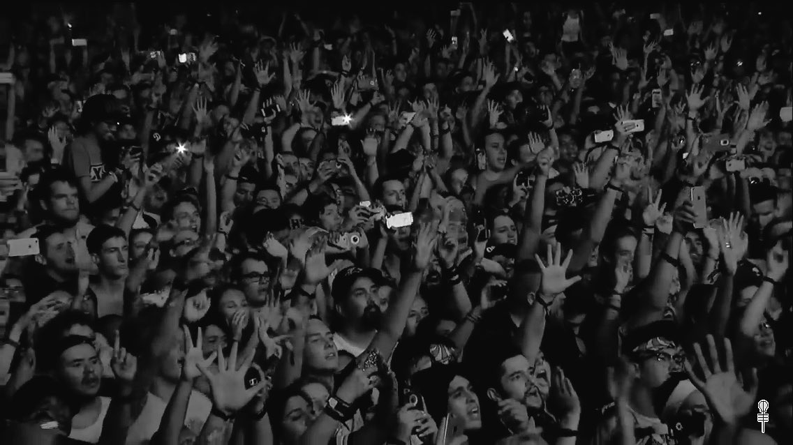 ranDumDENISE's tweet photo. When you spot yourself in @twentyonepilots' performance video from #LIB2015 🤘🏼
Glad I can relive this night now.
https://t.co/KjFrsMPHl2 https://t.co/vrOkiwF18K