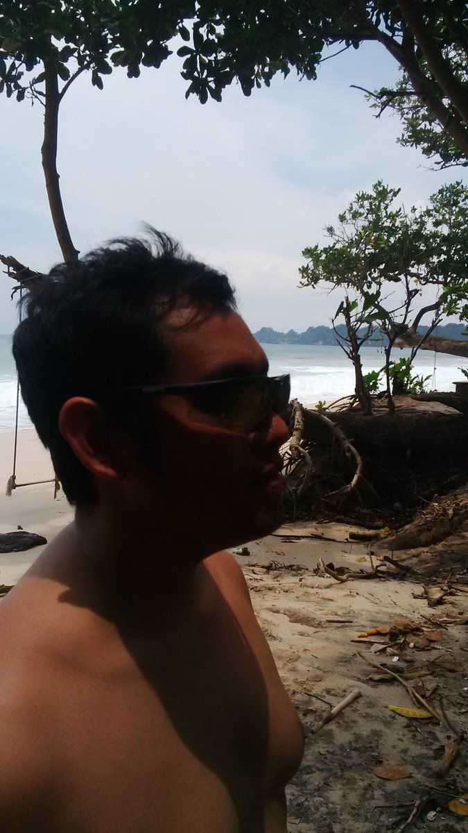 RhendhaThendhy's tweet photo. #sendikibeach https://t.co/qflOyi7bpm