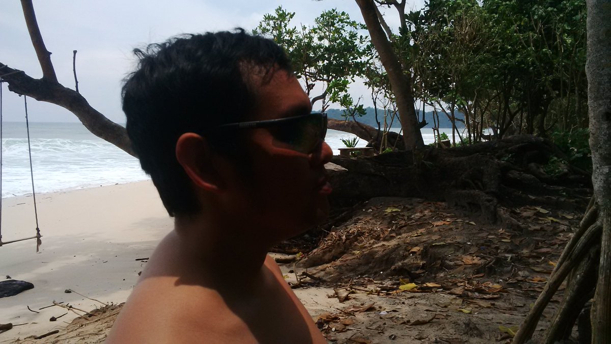 RhendhaThendhy's tweet photo. #sendikibeach https://t.co/qflOyi7bpm