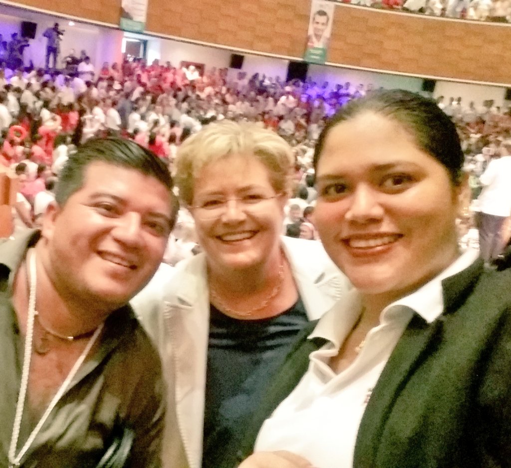 maica_mx's tweet photo. Contenta de saludar amigos #Priistas en la visita del Dr. @EnriqueOchoaR Dip @CesarRojasinfo @PRI_Nacional @pritabasco @MovPRIMXTAB https://t.co/x16HWsyg8k