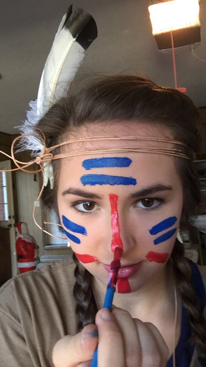 CarlsMeMaybe_'s tweet photo. Get my new contour kit at ur local forest https://t.co/AEl5W4i7at