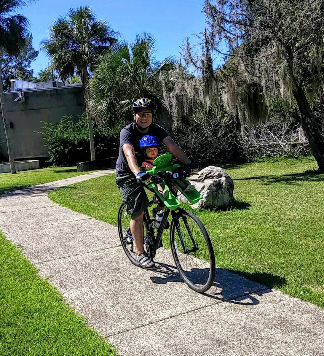 DrummerHank's tweet photo. @ibertinc Enjoying a fall bike ride in FL. We love our ibert seat. #memories #exercisefun https://t.co/x57SRSSUAu