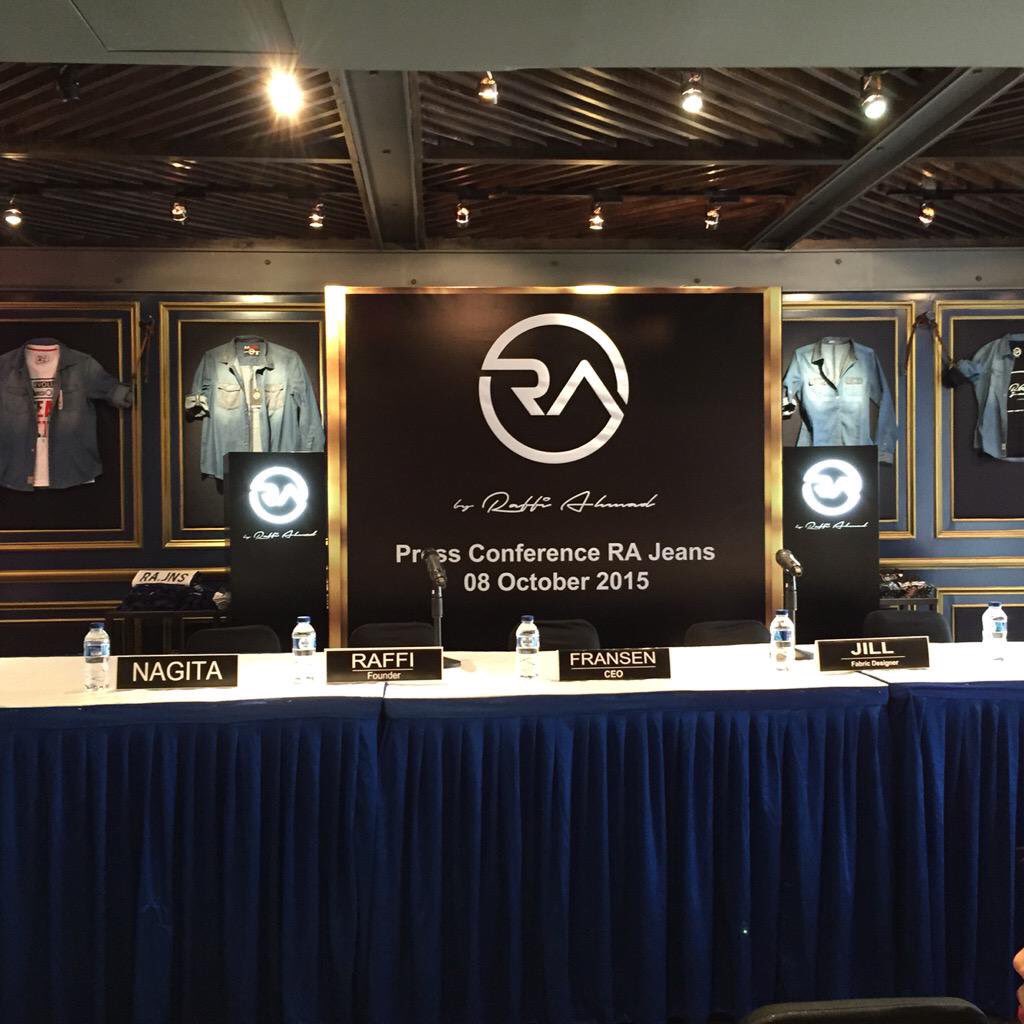 Melihat namanya sejajar dgn nama suami &amp; orang2 di bisnis fashion...