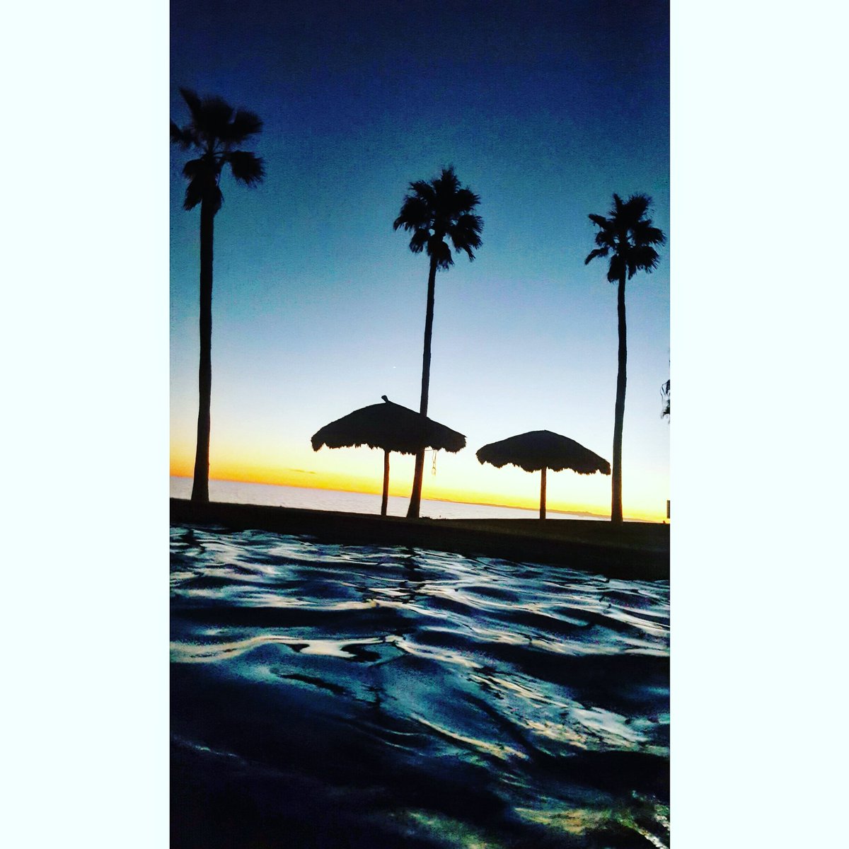 LilianEscoAZ's tweet photo. Best things in life are free #sunset #beach #beachlife #mexico #mexilife #weekendfun #vivamexico #sunsetporn https://t.co/Xfz0H4sCsY
