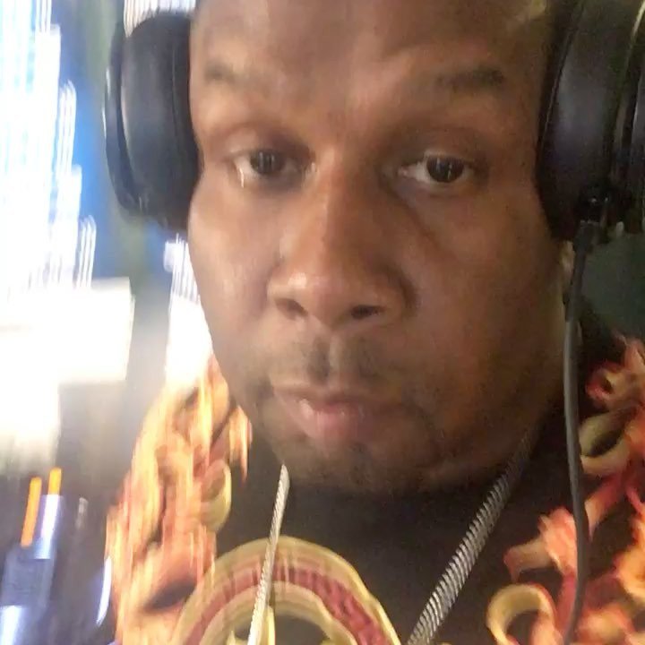 pzwcdxx's tweet photo. #NewVideo - https://t.co/wCV0zPNSiT @djsuperstarjay #Shady45 #VipSaturdays #uniondjs @frankboy130 #BottlePoppin #Q… https://t.co/FpZiwklFOc