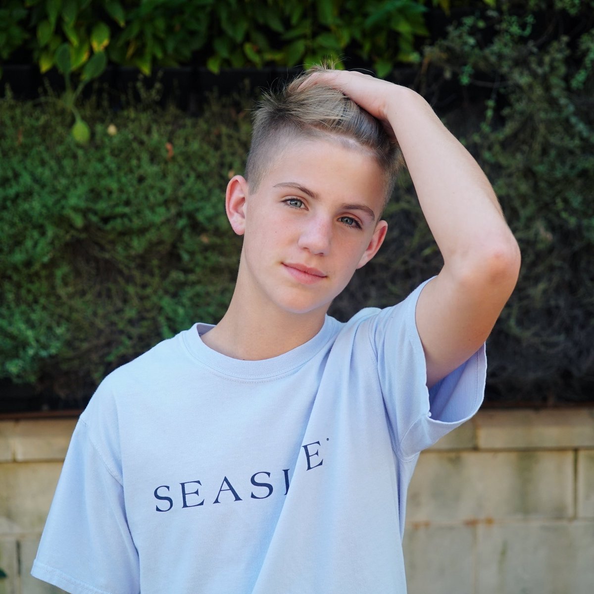 MattyBRaps's tweet photo. Relaxing after a busy week! https://t.co/I8mwFyeZ2D