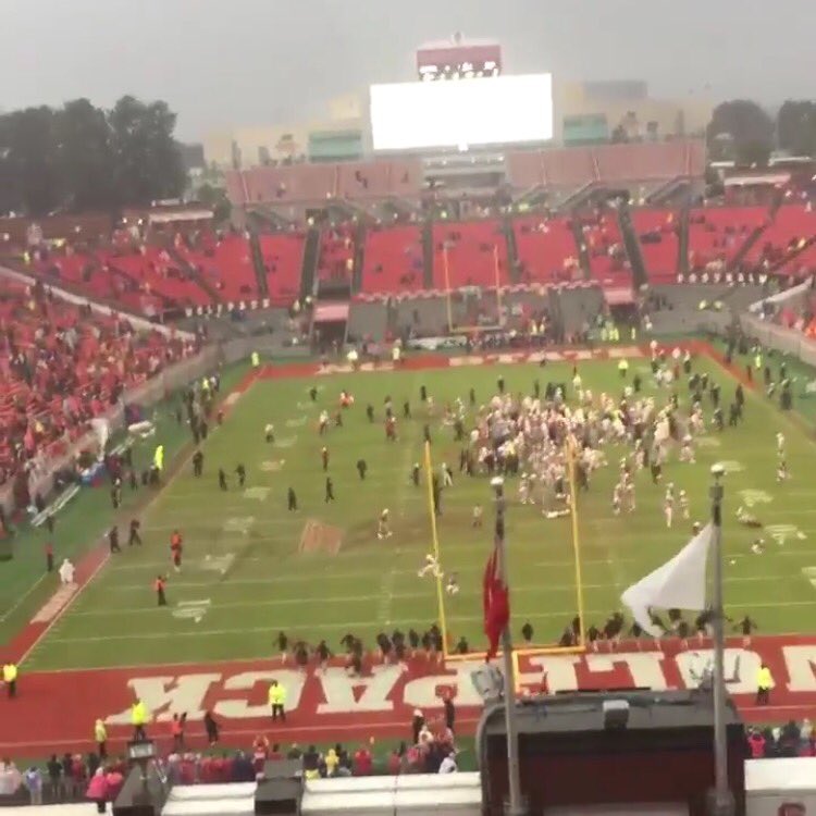 jrowell12's tweet photo. Clemson after beating Notre Dame in a hurricane vs NC State after beating Notre Dame in a hurricane https://t.co/lfk2Bacosg