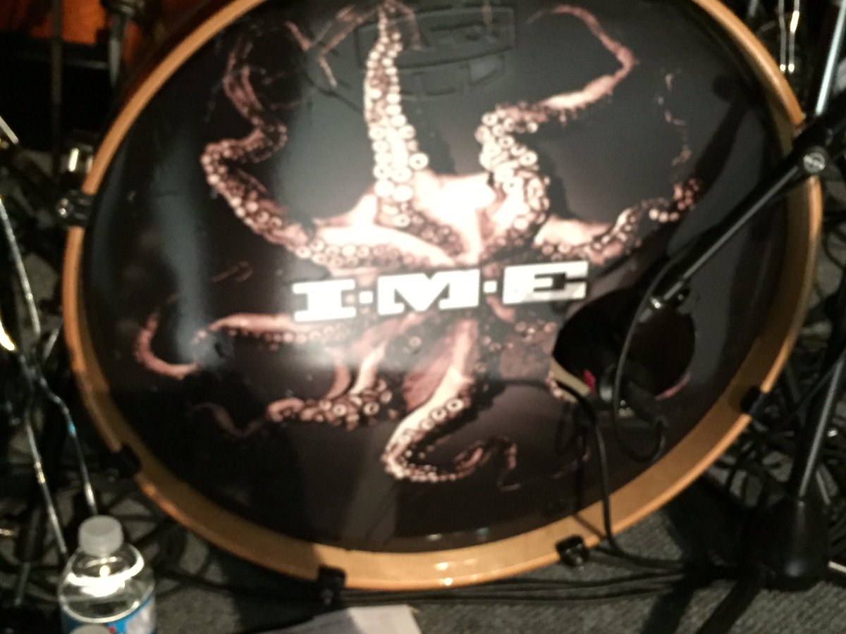 lochtess54's tweet photo. T minus 13 minutes until @IMotherEarth hit the @casinoregina stage. It's 20 years of #sceneryandfish @RawkEntGroup #90sflashbacks https://t.co/GNiZTUAdOY