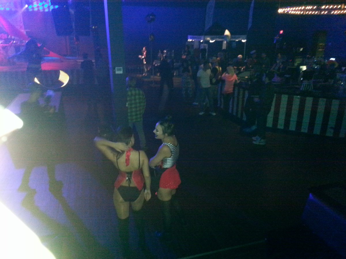 T_oKool's tweet photo. Come to Sinister Circus right now! It just opened! W/ @smiirkmusic @DJzebo @Luminox #CHICAGO #EDMFamily #plurfamily #EDM #SmiirkFam https://t.co/JvbPXsXRdT