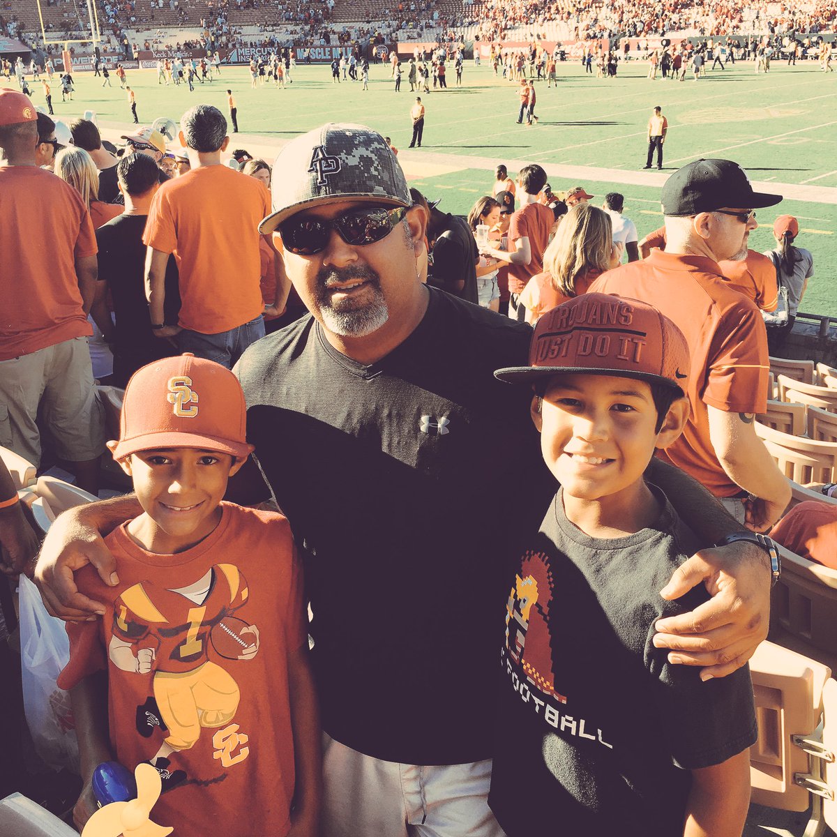 longoria_chris's tweet photo. #LongoBoys at @lacoliseum to root on OL #65 @IAMFMII and @uscfootball ✌🏾️🏈. https://t.co/9qGjnFJZlU