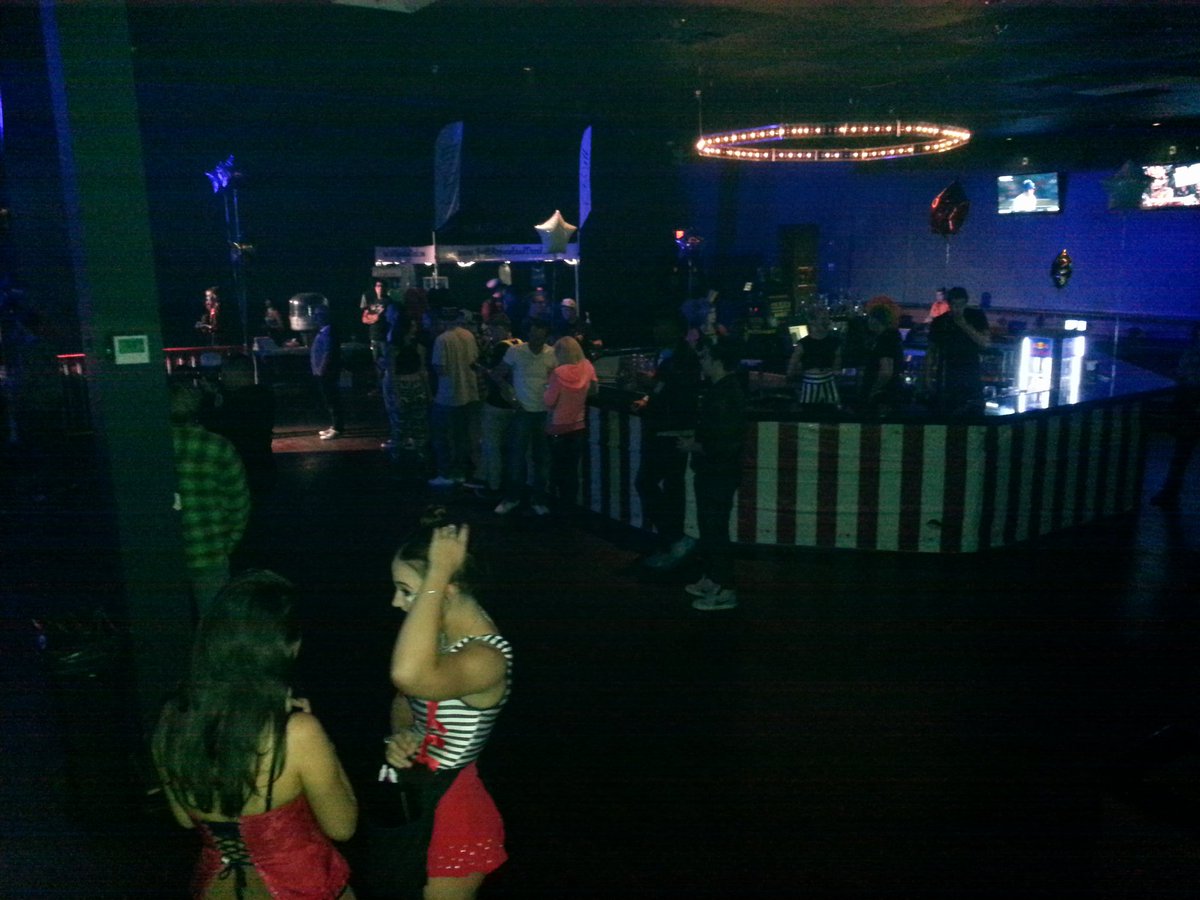 T_oKool's tweet photo. Come to Sinister Circus right now! It just opened! W/ @smiirkmusic @DJzebo @Luminox #CHICAGO #EDMFamily #plurfamily #EDM #SmiirkFam https://t.co/JvbPXsXRdT