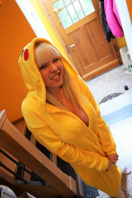 Gestern ist endlich mein #Pikachu #Jumpsuit gekommen :D , hehe ich freu mich so :D, #zockt ihr noch #Pok&eacute;monGo<a href="/tag/pikachu"class="tags">#Pikachu</a><a href="/tag/jumpsuit"class="tags">#Jumpsuit</a><a href="/tag/hype"class="tags"><span>#hype</span></a><a href="/tag/pok%C3%A9mongo"class="tags"><span>#pok&eacute;mongo</span></a><a href="/tag/zockt"class="tags"><span>#zockt</span></a>