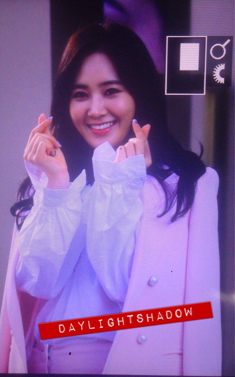 [PIC][09-10-2016]Yuri tham dự buổi Fansign thứ 2 cho thương hiệu nước hoa "BVLGARI Rose Goldea" tại Myeongdong Lotte Duty Free vào chiều nay CuT05ilVUAA6DiB