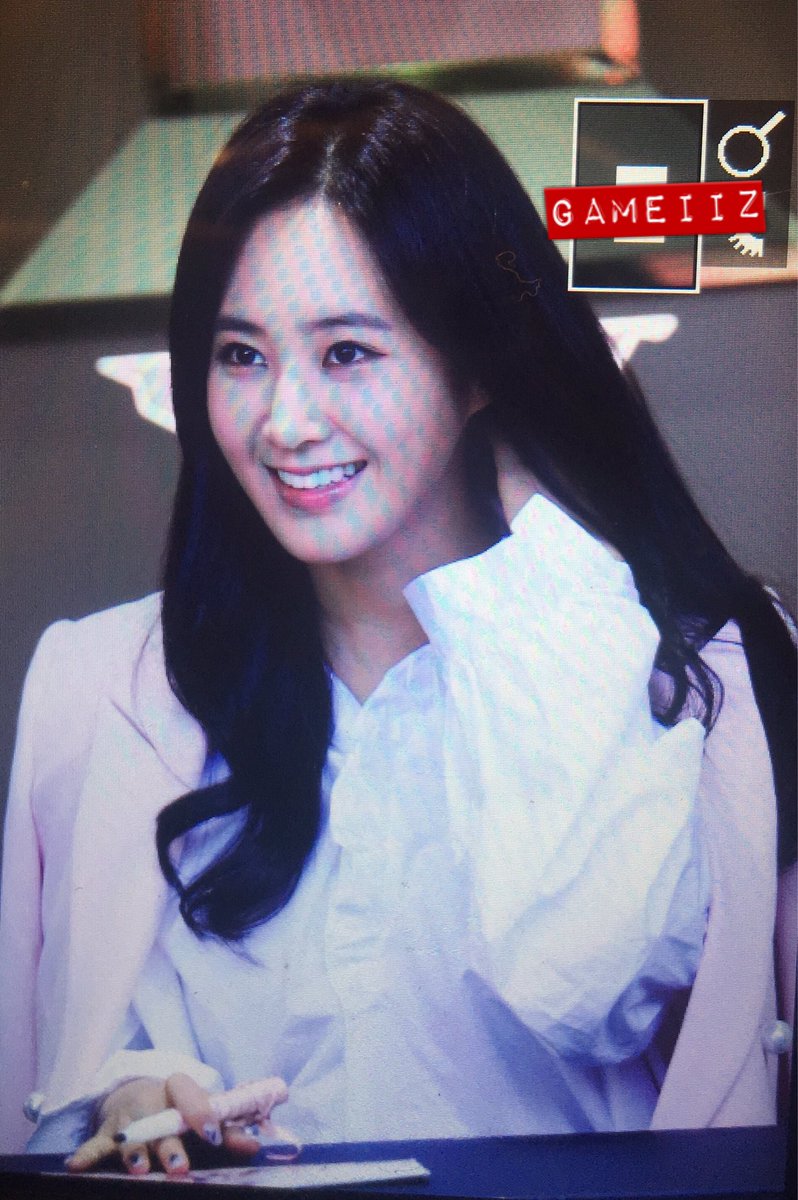[PIC][09-10-2016]Yuri tham dự buổi Fansign thứ 2 cho thương hiệu nước hoa "BVLGARI Rose Goldea" tại Myeongdong Lotte Duty Free vào chiều nay - Page 2 CuT0LFuUkAEvJGt