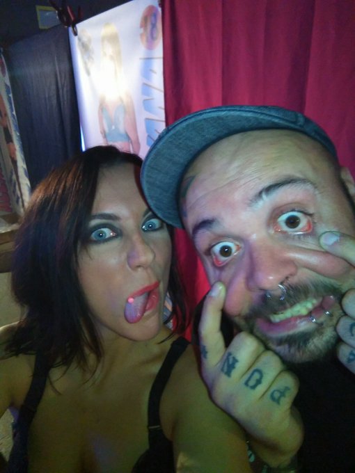 Dernier jours mes ch&eacute;ris pour venir me voir sur le stand @sweetprodX &agrave; Tournai en Belgique ! #shows #hot<a href="/tag/sexy"class="tags"><span>#sexy</span></a><a href="/tag/hot"class="tags"><span>#hot</span></a><a href="/tag/shows"class="tags"><span>#shows</span></a>