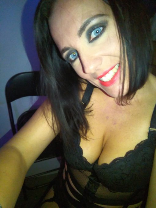 Dernier jours mes ch&eacute;ris pour venir me voir sur le stand @sweetprodX &agrave; Tournai en Belgique ! #shows #hot<a href="/tag/sexy"class="tags"><span>#sexy</span></a><a href="/tag/hot"class="tags"><span>#hot</span></a><a href="/tag/shows"class="tags"><span>#shows</span></a>