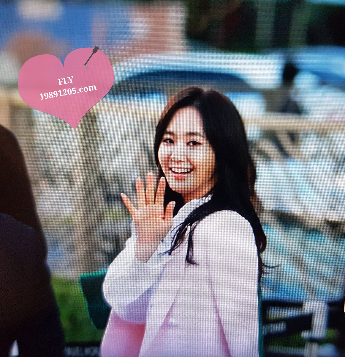 [PIC][09-10-2016]Yuri tham dự buổi Fansign thứ 2 cho thương hiệu nước hoa "BVLGARI Rose Goldea" tại Myeongdong Lotte Duty Free vào chiều nay - Page 3 CuT4AjgVIAANZZw