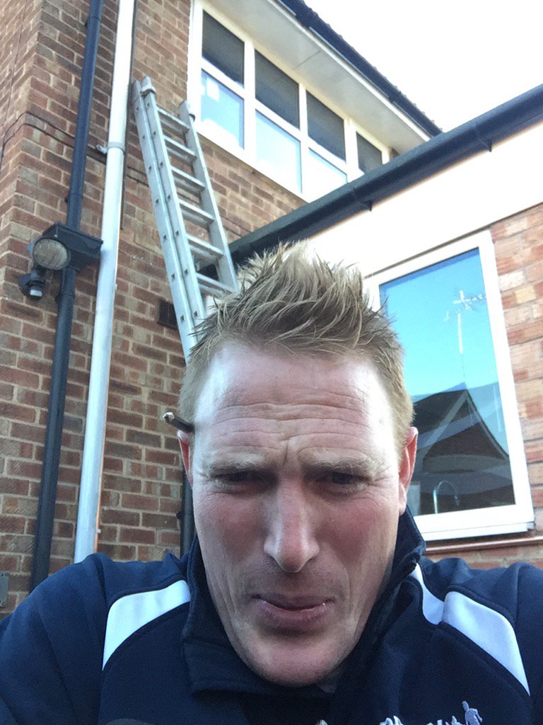 eddieashton's tweet photo. Winters here @derbymattyallen you take the warm loft #gasrun #cantfeelmyhands https://t.co/YE0vK0yozq