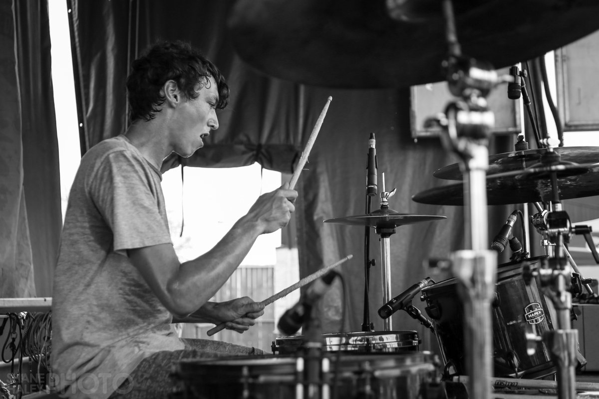 ShaneHaleyPhoto's tweet image. @joshwithcon Happy birthday!! Miss you! Can't wait for you to make it back stateside, in the meantime have a few Warped pics I took of you(: