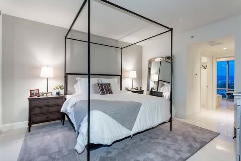 TurnberryLV's tweet photo. Our master bedrooms with en suite baths are the perfect oasis after a long week. #TurnberryLiving #relax https://t.co/lLT9MeR5Mq