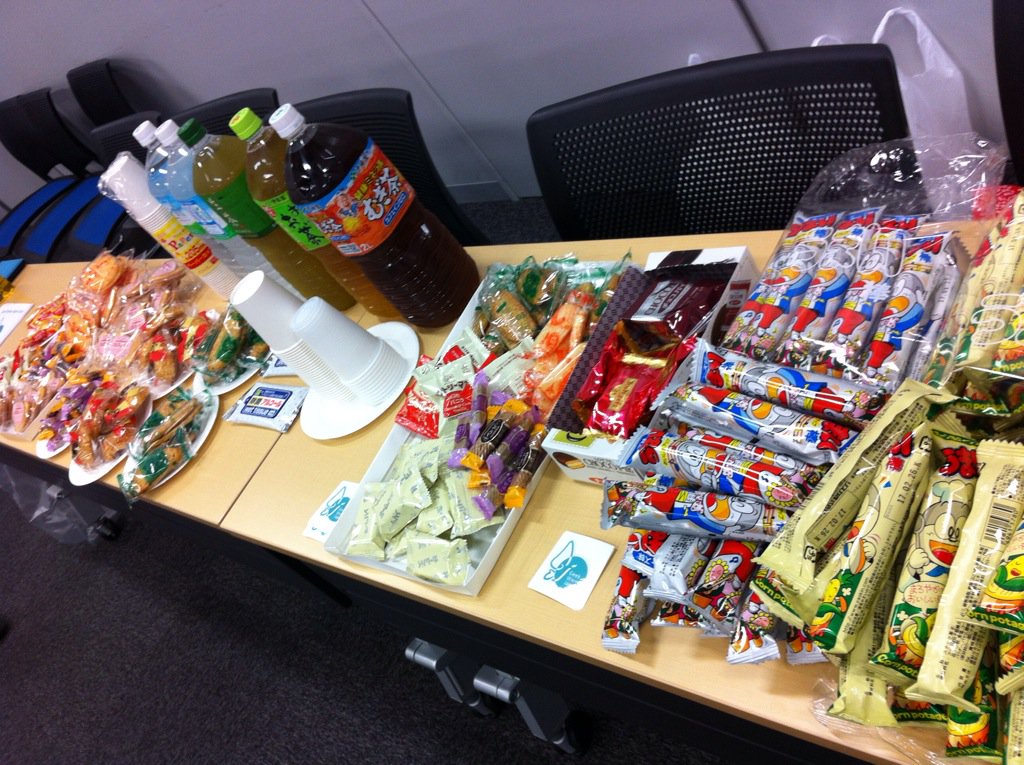 GTUGGirls's tweet image. GTUG Girls恒例のなごみタイムをDevFestのRoom Dでやってるよ！お菓子とお茶あります〜。 #devfest2016 #gtuggirls #DevFest16 #tokyo