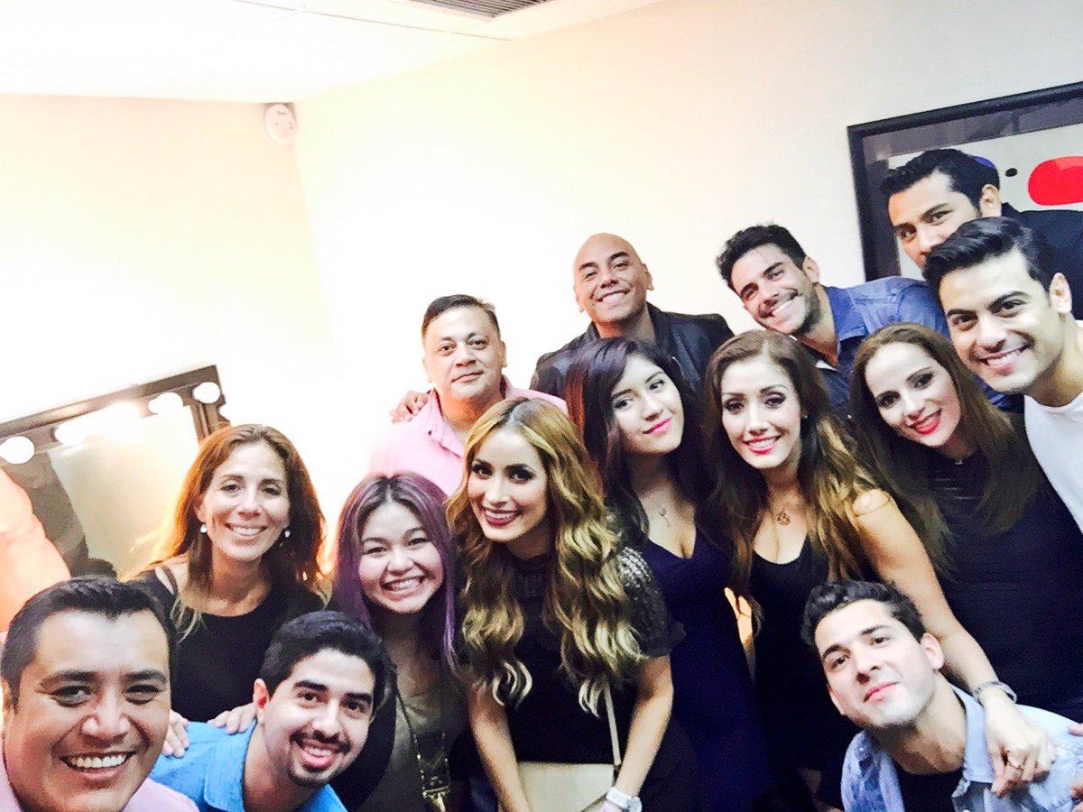 giogeminis's tweet image. Ayer a estas Hrs 🎉🤗  #backstage @_CarlosRivera @AuditBanamex #MTY @rnox @julioreguia @cynthiaoficial @Alextreets @mikenoriega @DPalafoxMasso