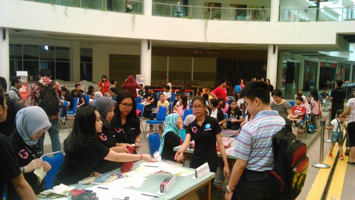 grasindo_id's tweet photo. Nah, kalau yang ini susana di @Gramedia_BALKOT yang dikunjungi peserta baik dari SD maupun SMP. #TRYOUTSMARTSOLUTION https://t.co/5iD8XWSCs5