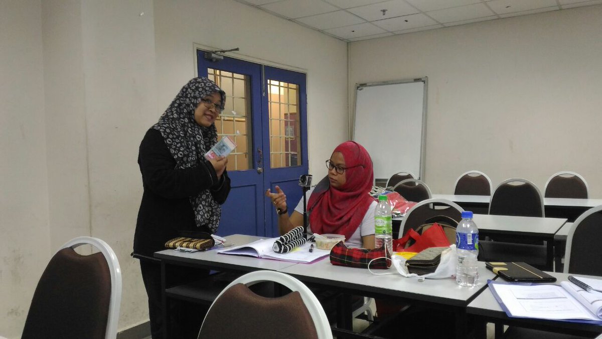 wecareweshare16's tweet photo. Wip meeting with the team #communitybasedproject #wecareweshare #uitm #epjj #teamworkmakesthedreamwork #masscommers https://t.co/IxzVbO0ras