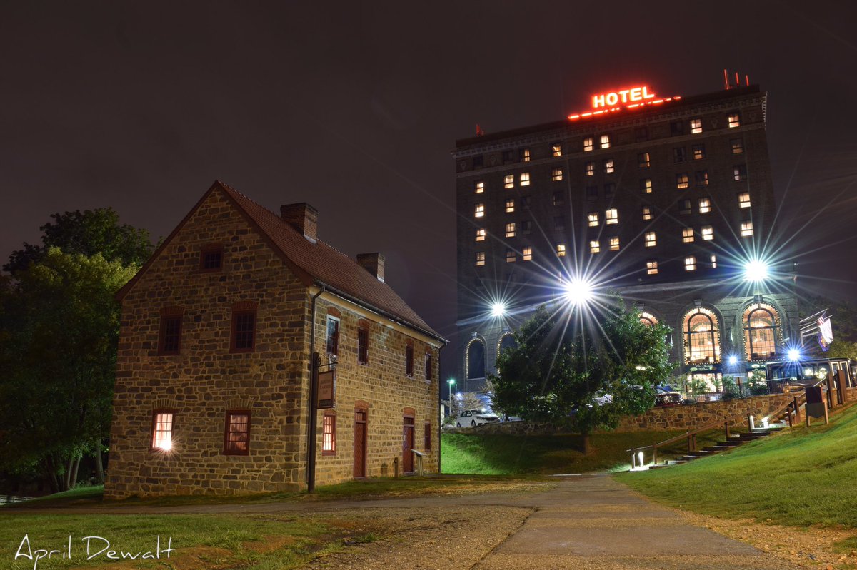 Ape_shots's tweet image. Took a walk around my lil town of Bethlehem tonight!  ❤️Unedited. #bethlehem #pa @LVwithLove @lehighvalley @LehighValleyMa1 @VisitBethlehem