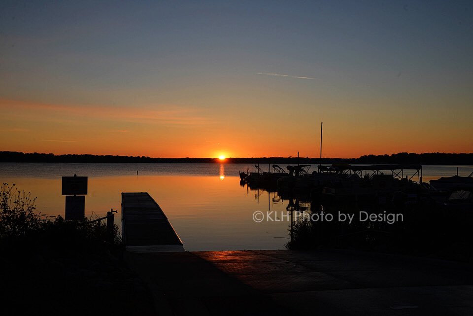 KLHDesigns's tweet image. Sunrise on #WhiteBearLake just before the #MoHTwinCities recipients arrived to go fishing. #VFW1782 #OnlyinMN #captureMN