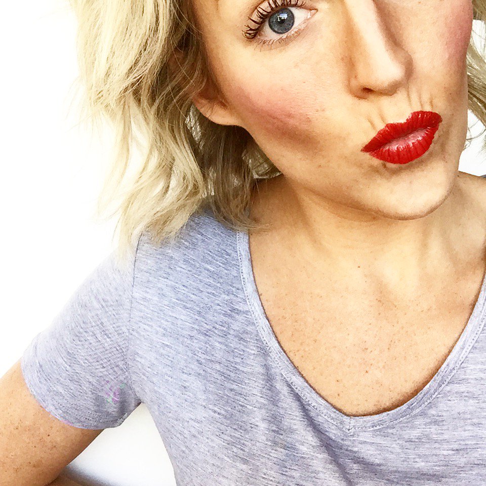 TaushaWierlo's tweet photo. Guys this shirt is like BUTTER! #leonal #amazon #ad Also. #Lipsense forever and ever amen. https://t.co/nmq8fXCCGS