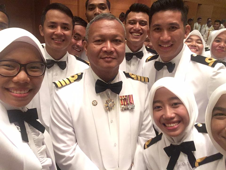 All looking very smart! Makes me proud"<a href="/abauendinbrmnvr/">Capt AbauCOSriPinang</a>: <a href="/mykamarul/">Kamarul</a> Mess dinner with future leaders PALAPES USM "