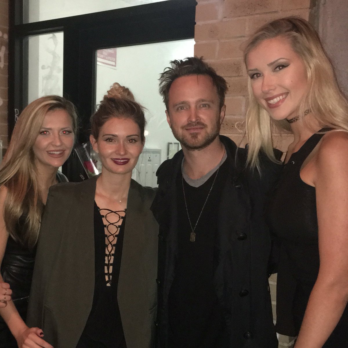 So great to meet @aaronpaul_8 and his beautiful wife @Laurencorinne8 😊 Hope you guys had a great night!!!