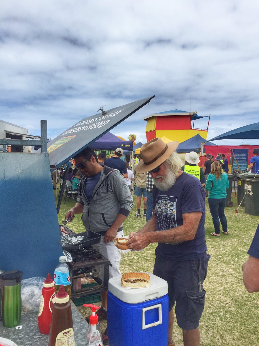 CRTAFE_BCMI's tweet photo. What a fantastic morning at the #Geraldton #BigBeachSpringClean. @NACC_NRM @CityofGG @TangaroaBlue https://t.co/i3MmgQ1N1O