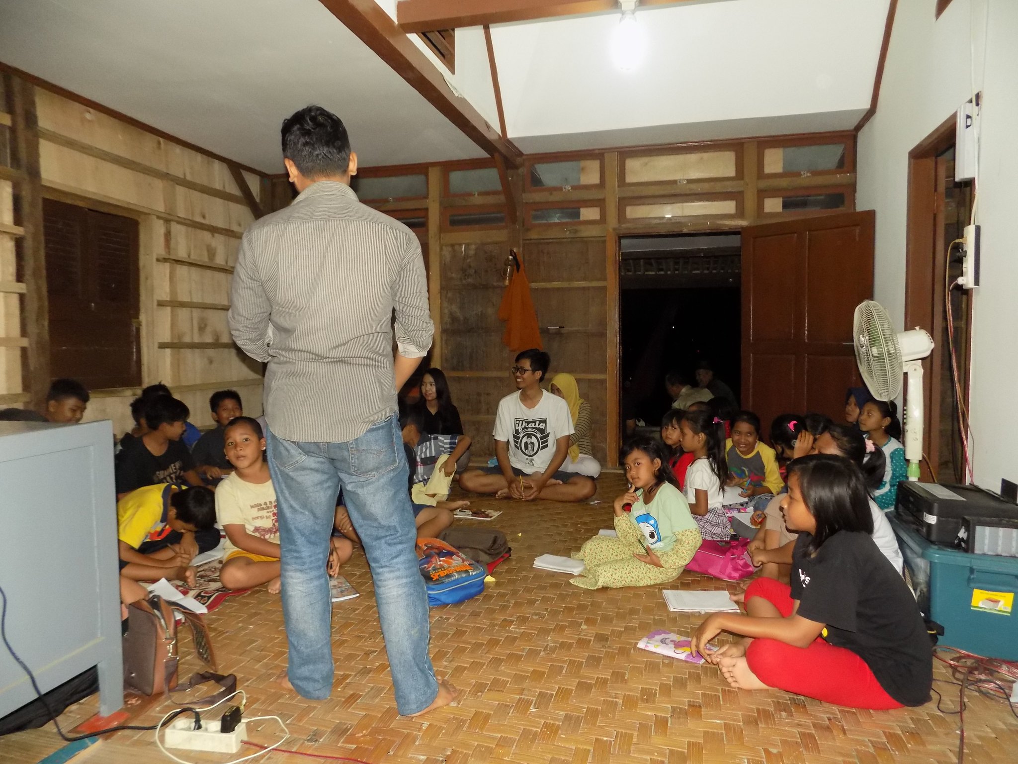 Rawa binong on Twitter "Belajar bahasa inggris gratis Tiap hari Selasa malam Hanya ada di Rawa Binong infockr urbancikarang GoBekasi beritacikarang… Rawa binong on Twitter "Belajar bahasa inggris gratis Tiap hari Selasa malam Hanya ada di Rawa Binong infockr urbancikarang GoBekasi beritacikarang…