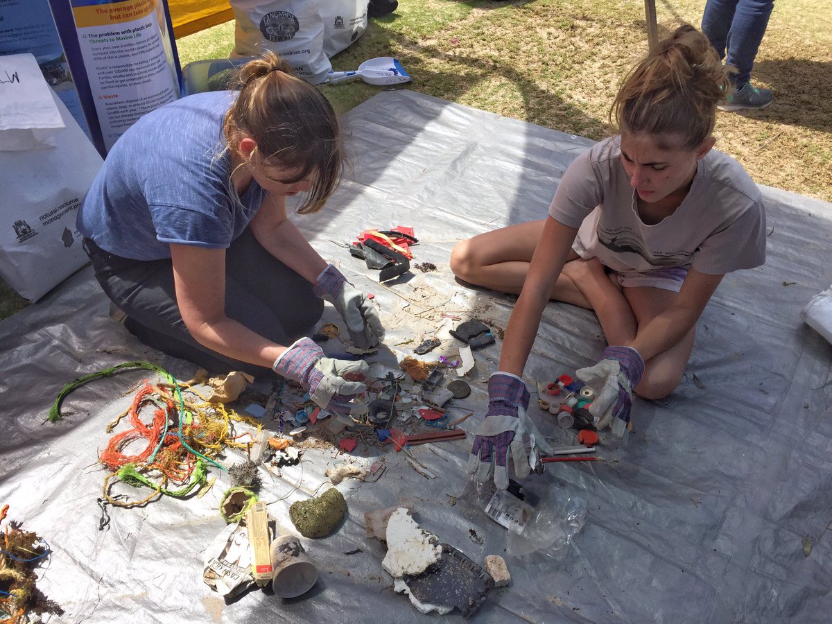 NACC_NRM's tweet photo. Rubbish sorting during the #Geraldton #BigBeachSpringClean
HT @NACC_NRM @CityofGG @CRTAFE_BCMI https://t.co/dsxwMy8uLl