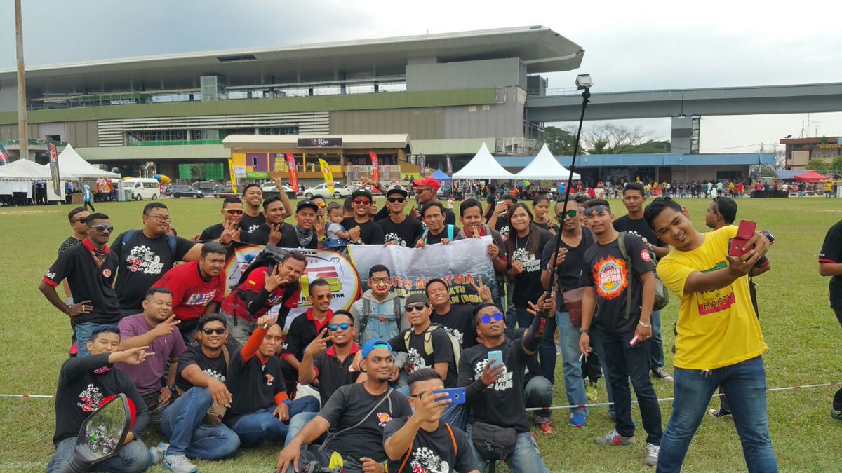 mallaccra's tweet photo. Gathering Autoshow Sempena Karnival Permotoran Belia Kajang 2016 bertempat di Stadium MPKJ Kajang #ReStorm https://t.co/zCyLUs8vIF