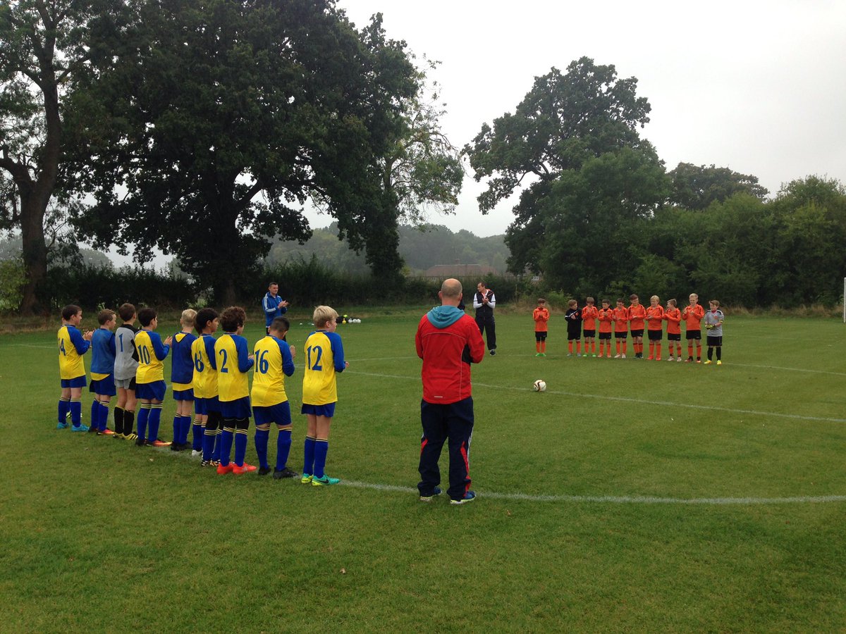 andyfclark's tweet photo. @CityYouthFC No game last week for West U11. Showing our appreciation for a true gentleman #RIPDavidWray https://t.co/c4WaadMXZ0