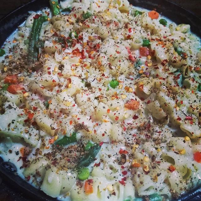 Madhushri_Verma's tweet photo. #cooking #thechefinme #whitepasta .#thetaleofmykitchen  #food #foodorgasm #foodporn #foodie #foodphotography 

https://t.co/Sf0vnGIQbq https://t.co/c6ZNgSH662