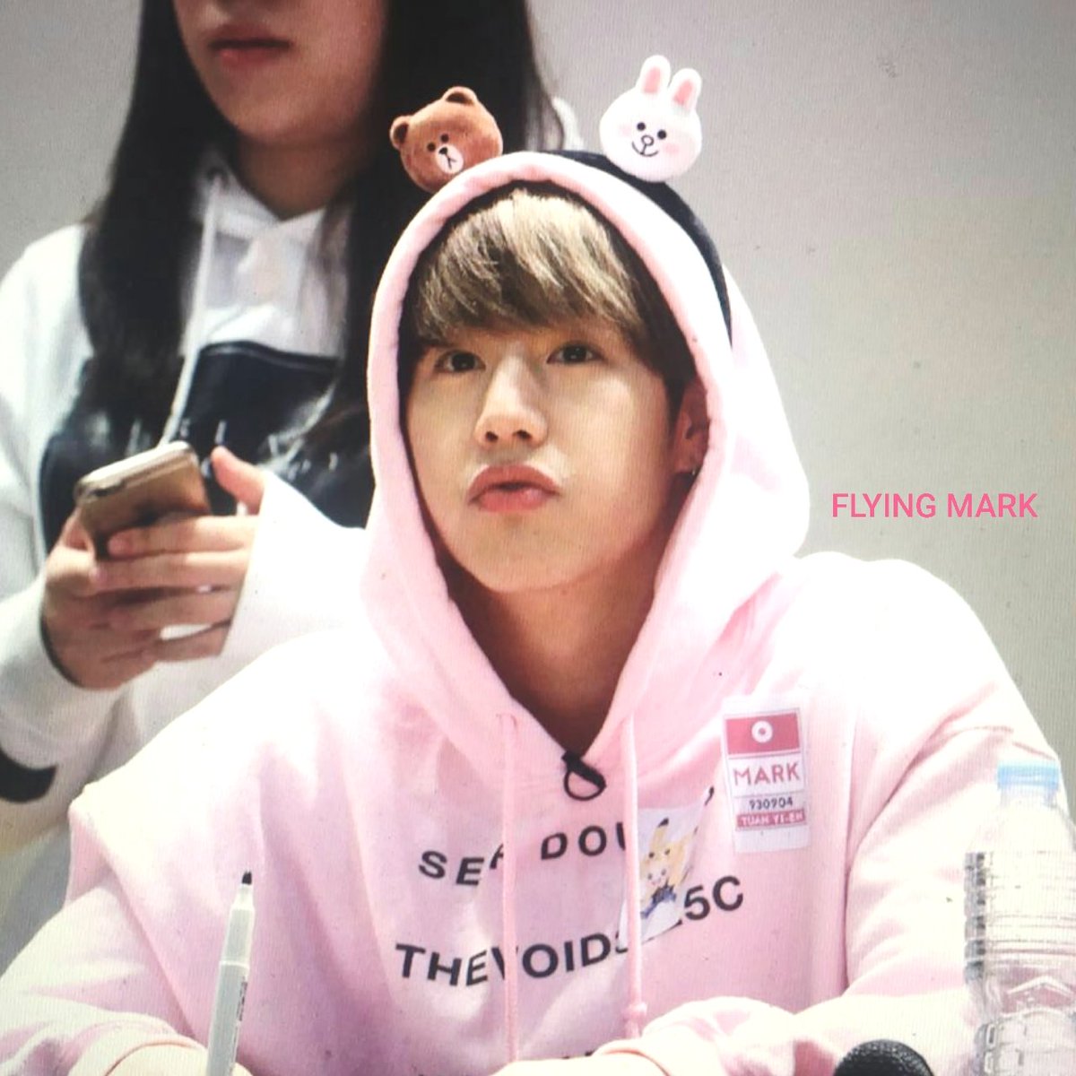 flyingmark0904's tweet photo. #GOT7 #Mark #하드캐�� pink💗💗cute MarkTuan👶👶 https://t.co/PKhCIWilCr