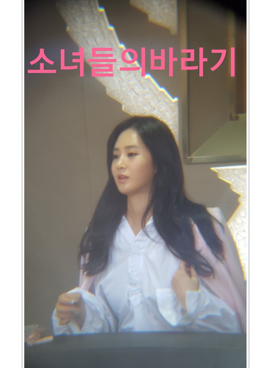 [PIC][09-10-2016]Yuri tham dự buổi Fansign thứ 2 cho thương hiệu nước hoa "BVLGARI Rose Goldea" tại Myeongdong Lotte Duty Free vào chiều nay - Page 2 CuTv-abUEAAEX7I