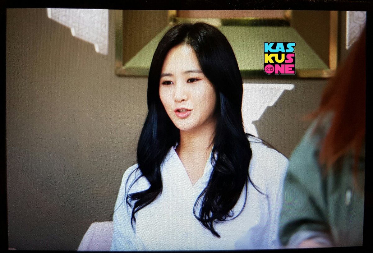 [PIC][09-10-2016]Yuri tham dự buổi Fansign thứ 2 cho thương hiệu nước hoa "BVLGARI Rose Goldea" tại Myeongdong Lotte Duty Free vào chiều nay CuTw7cRUAAAygoW